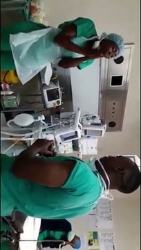 Demande en mariage entre 2 médecins à l'hopital !