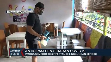 Warga Semprot Disinfektan Dilingkungan Sendiri