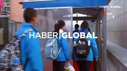 Çin'de öğrenciler okullara döndü