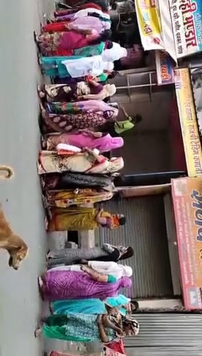 दूध के लिए लंबी लाइन देख प्रशासन का फैसला, कल स...