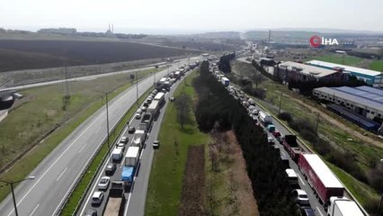 Silivri D-100 Karayolu'nda oluşan kilometrelerce kuyruk drone ile havadan görüntülendi