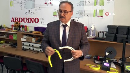 Öğretmenler evlerinde 3D yazıcılarla siper maske üretiyor