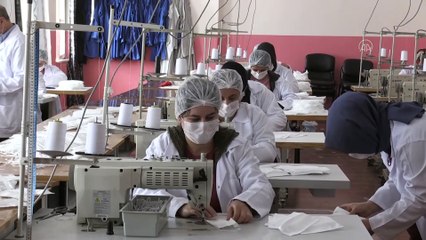 Hakkarili kadınlar cerrahi maske üretiyor