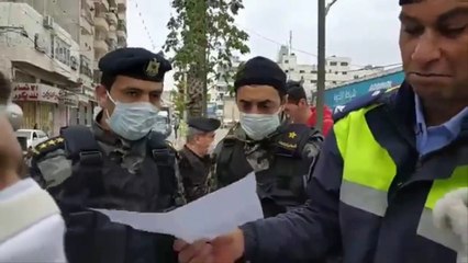 اجراءات مشدده وحجز مركبات الغير ملتزمين في مدينة الخليل بعد اكتشاف ثلاث حالات في المدينه