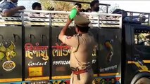फतेहपुर: पुलिस संग समाजसेवी लोगो ने भी की परेशान राहगीरों की मदद