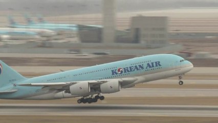 뉴질랜드 임시편, 국경봉쇄로 보류...이탈리아 전세기, 밀라노로 출발 / YTN