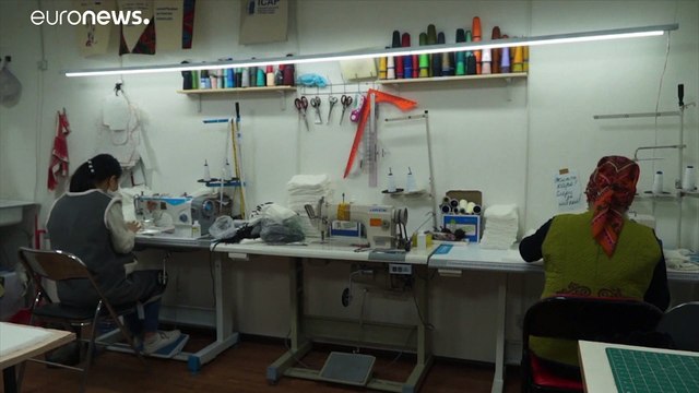 Волонтёры шьют защитные маски в Бишкеке