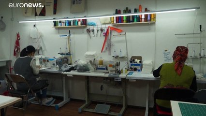 Волонтёры шьют защитные маски в Бишкеке