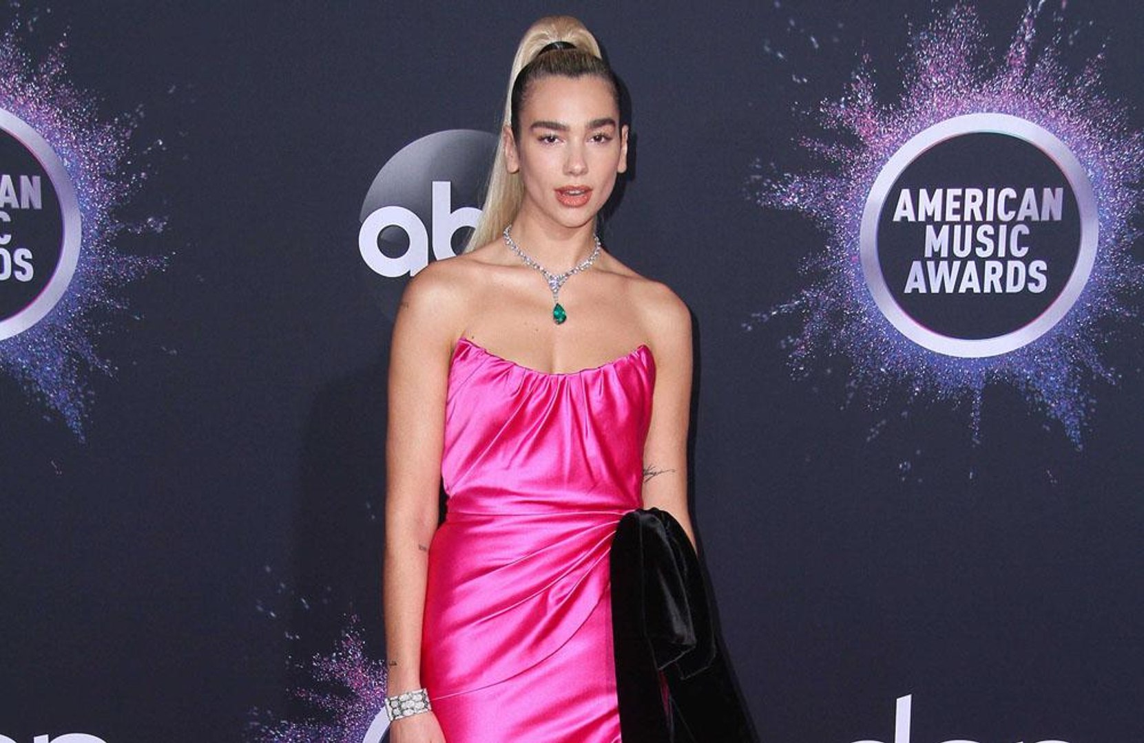 Dua Lipa abandona Twitter para proteger su salud mental