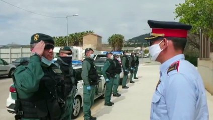 Homenaje de los Mossos a la Guardia Civil