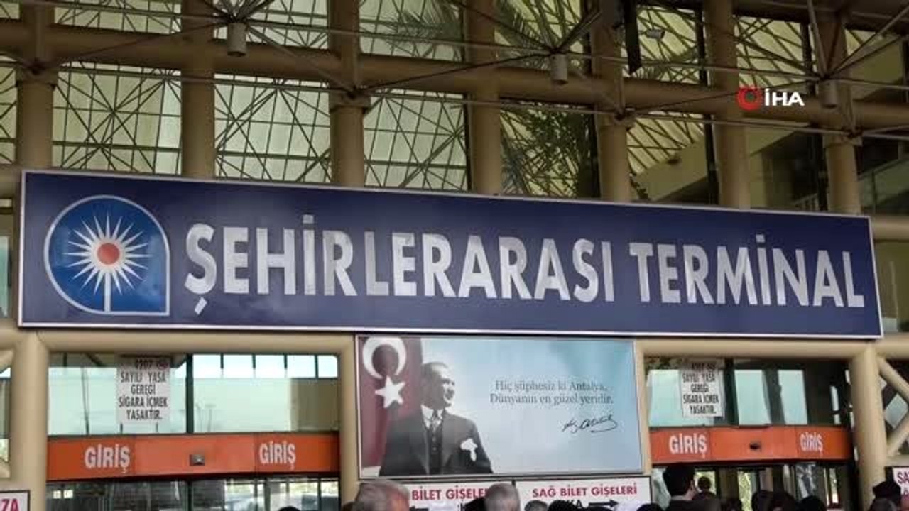 - Antalya otogarı izin komisyonu önünde aşırı yoğunluk