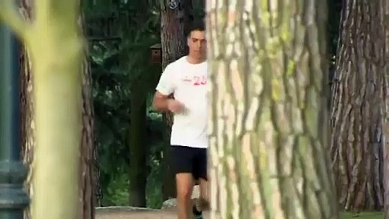 Así se mofa Sánchez de las "diminutas casas" de los españoles, mientras él corre por Moncloa