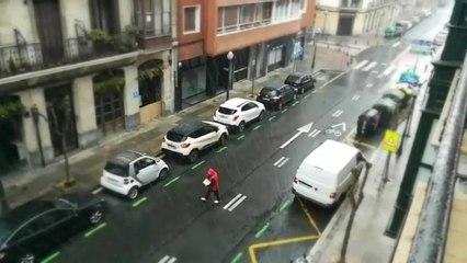 Monumental granizada en Bilbao en una jornada invernal