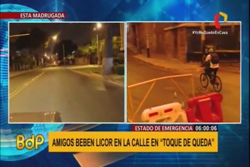 SJM: un grupo de jóvenes beben licor en la puerta de su casa en "Toque de queda"