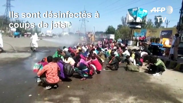 Coronavirus: en Inde, des travailleurs migrants arrosés de désinfectant