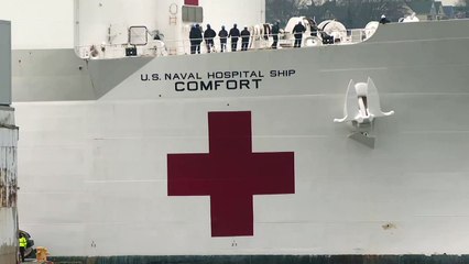 Navio-hospital chega a Nova York