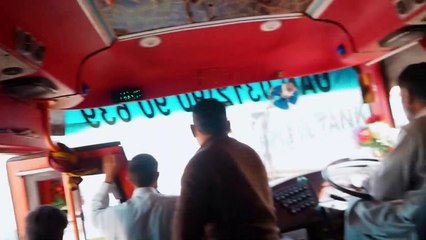 HITCHHIKING KARACHI TO LAHORE WITH NO MONEY (SCARY OR SAFE) _ with ZOYA NASIR