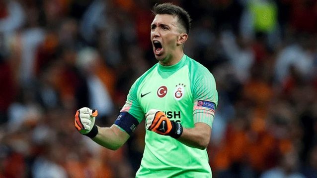 Muslera ve eşinden Gazi Üniversitesi Tıp Fakültesi Hastanesi'ne ekipman desteği