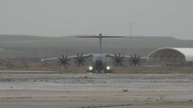 Llega el avión militar cargado con 14 toneladas de material sanitario