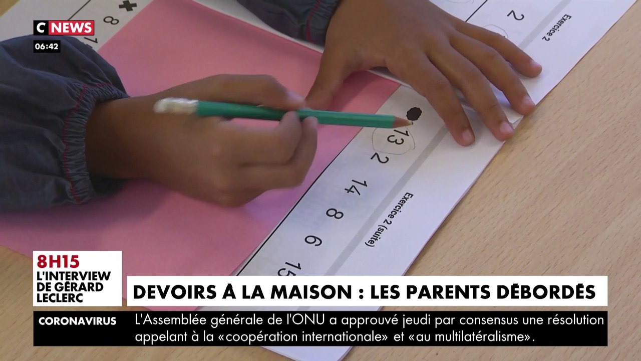 Confinement : les parents débordés par les devoirs à la maison