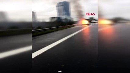 ÜMRANİYE TEM'DE OTOMOBİL ALEV ALEV YANDI
