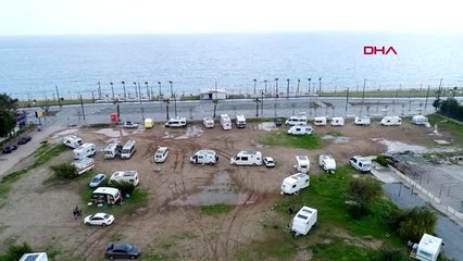 ANTALYA Sahildeki karavanlarda izole yaşam