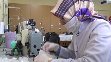 Tuzla’da halk eğitim merkezi görevlilerinden gönüllü maske üretimi
