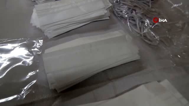Tuzla'da halk eğitim merkezi görevlilerinden gönüllü maske üretimi