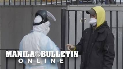 Coronavirus: People line up outside New York hospital to get tested