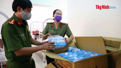 Bắt giữ 2 vụ vận chuyển khẩu trang y tế sang biên giới