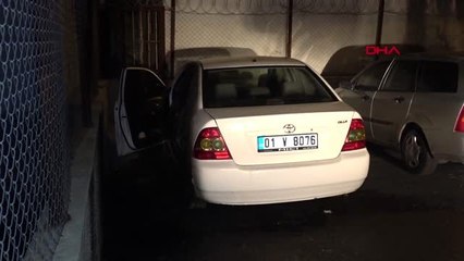 Adana'da park halindeki otomobil kundaklandı