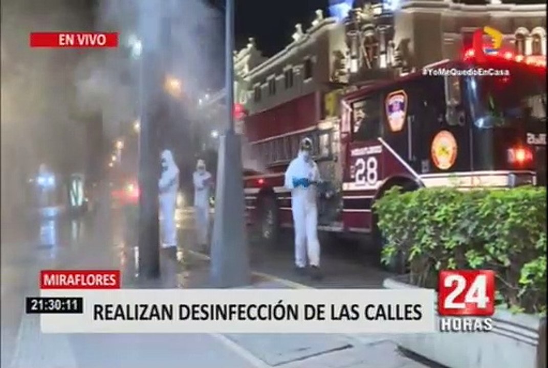 Bomberos se suman a la lucha contra el coronavirus y desinfectan calles