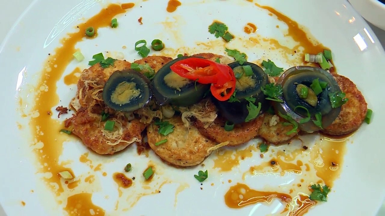 MAKING TOFU IN MANY DIFFERENT WAYS
