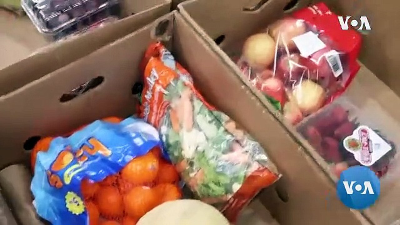 Volunteers Set Up USA's Largest Food Bank Amid COVID-19