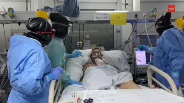 El Gobierno estudia trasladar pacientes entre comunidades ante la saturación de las UCI