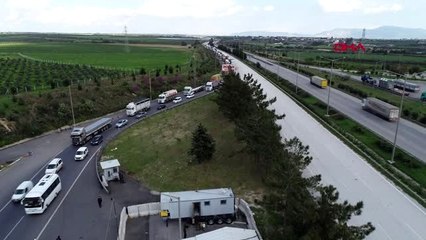 Adana'da polis, otoyolda koronavirüs denetimi yaptı