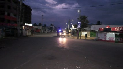 الشرطة الكينية تستخدم الغاز المسيل للدموع لفرض حظر التجول