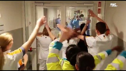 Le "You'll never walk alone" dans un hôpital qui a ému Klopp (vidéo qui vient en fait de Rotterdam)