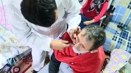 Yaşlılara evlerinde saç ve sakal tıraşı hizmeti