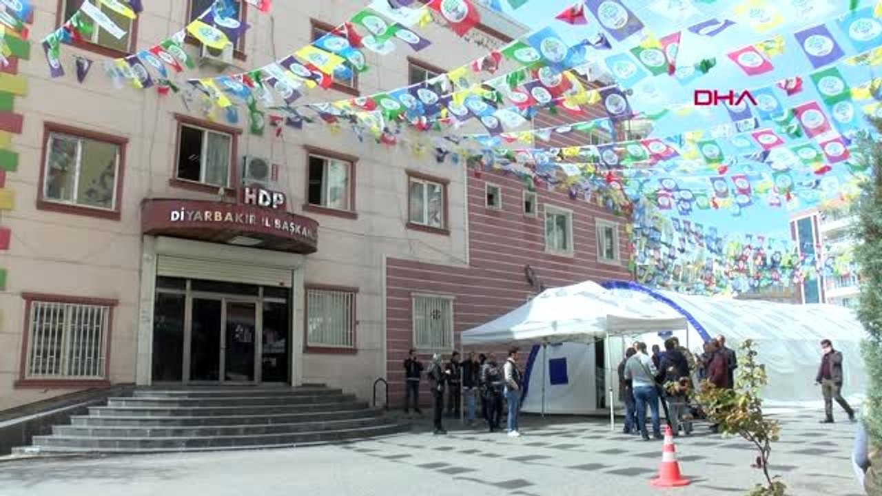 DİYARBAKIR HDP önündeki eylemde 211'inci gün