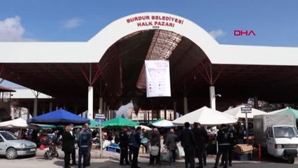 BURDUR Başkan Ercengiz pazarda maske dağıttı