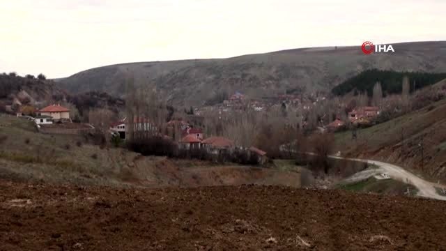 Köylüler kendilerini karantinaya aldı, köye misafir kabul etmiyorlar