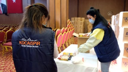 Kovid-19 nedeniyle evlerinde kalan ihtiyaç sahiplerine gıda kolisi dağıtıldı - ADANA