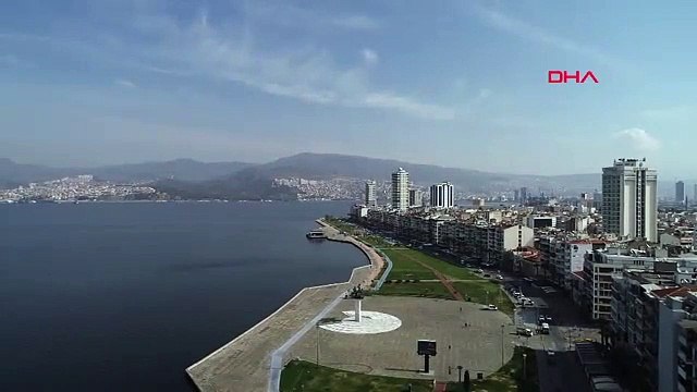 İzmir’de meydanlar bomboş