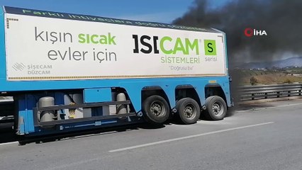 Hareket halindeki cam yüklü tır yandı