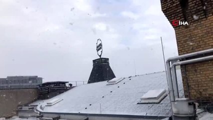 - Almanya'da kar yağışı sokakları beyaza bürüdü