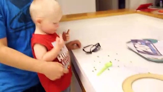 Voici comment faire sortir rapidement un grain coincé dans le nez d’un enfant.