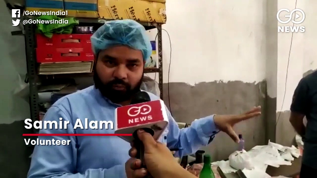 दिल्ली: ज़रूरतमंदों को मुफ्त राशन बांट रहे संगम...