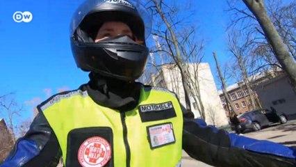 Как в Киеве волонтеры помогают попавшим в ДТП мотоциклистам и велосипедистам (31.03.2020)