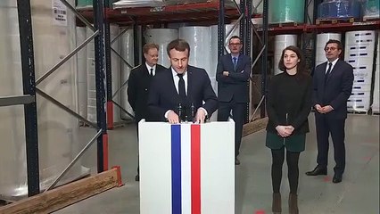 Macron : "D'ici 3 à 4 semaines, nous aurons la capacité de produire un million  de masques par jour"
